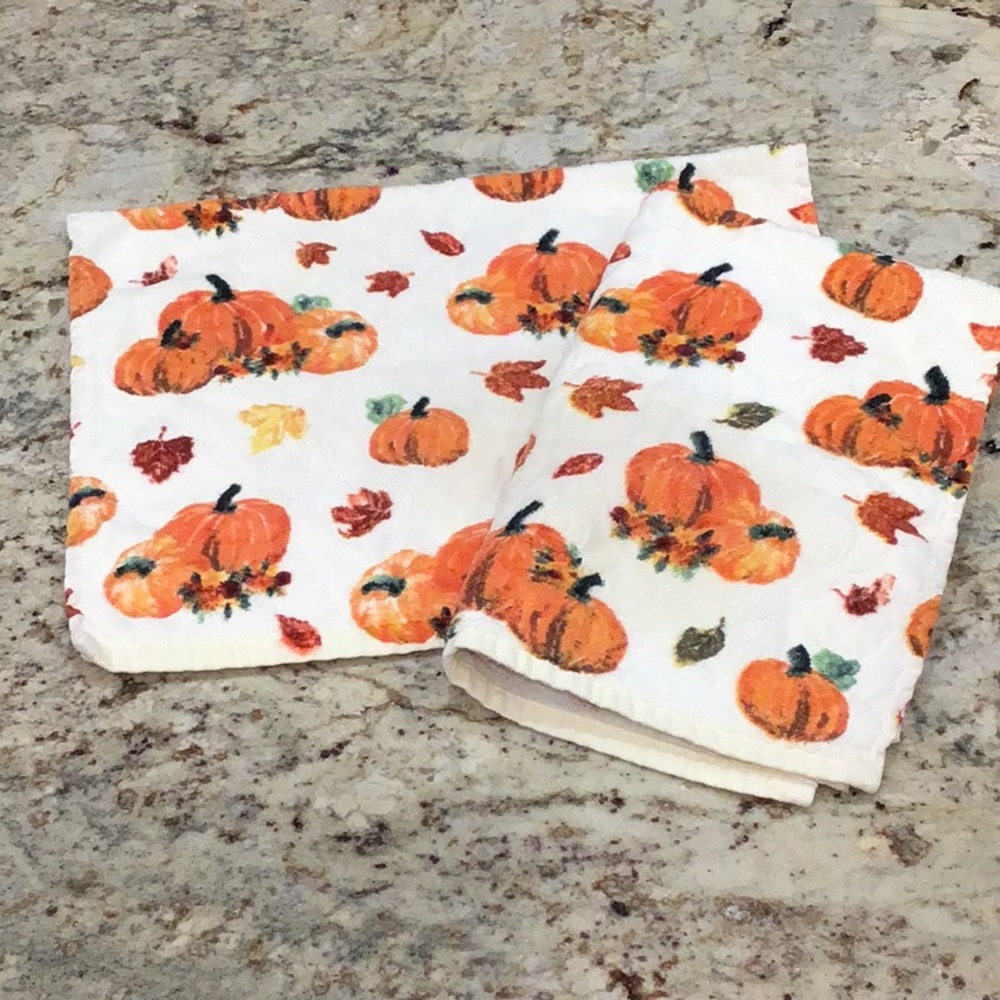 SET OF 2 PUMPKIN HAND TOWELS